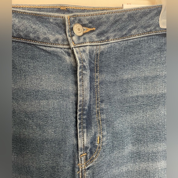 Old Navy Rockstar Super Skinny Jeans - Picture 3 of 8